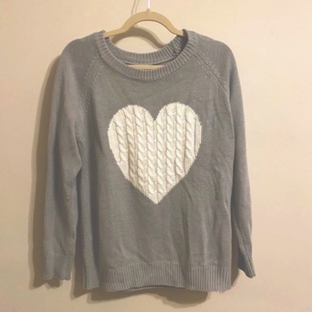 Long Sleeve Grey Sweater w/White Cable Knit Heart
